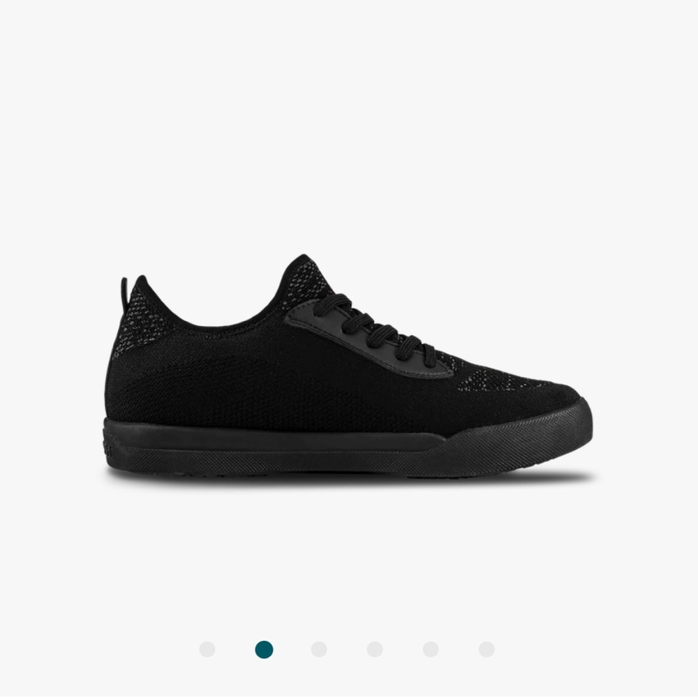 Vessi women’s size 6 weekender black shoes